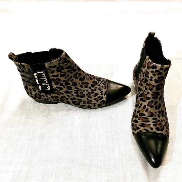 EUC VINCE CAMUTO Cow-Hair/Leather Leopard Print Davilla Booties Size 10 - Picture 1 of 7